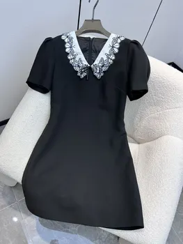 Весной и летом новое платье с полыми лацканами, украшенное вышивкой, с пузырчатыми короткими рукавами, черное платье